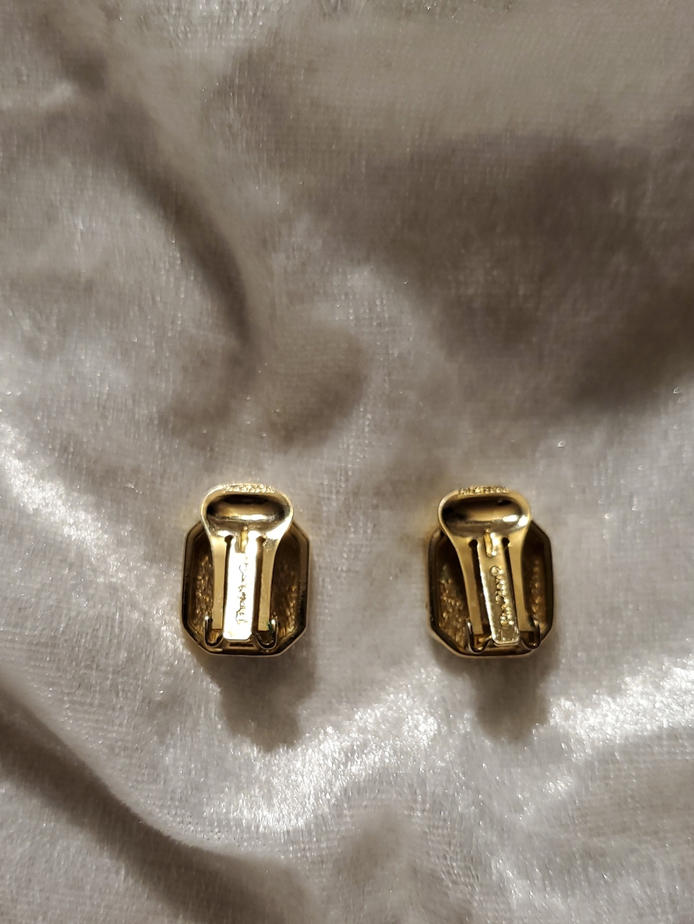 Vintage CHRISTIAN DIOR Signed CLIP ON GOLD BLACK ONYX Earrings - Picture 5 of 10